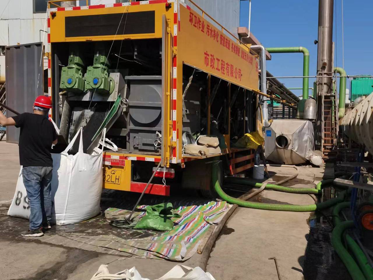 志仲镇淤泥压干处理